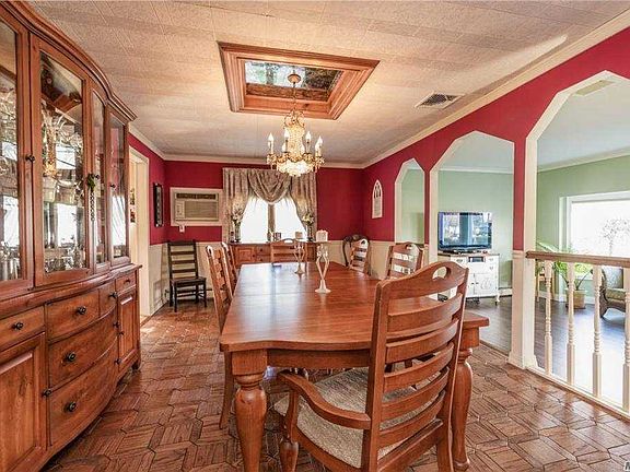 4th image of 22 Winslow Ln