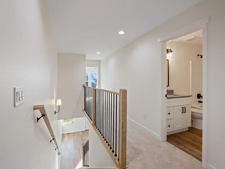 717 E Lacrosse Ave #1 — Photo 13