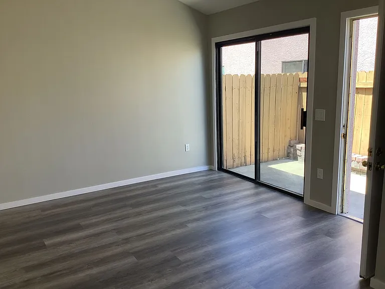 4576 Florence Ave — Photo 8