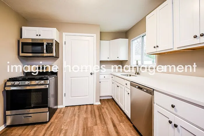 35143 Bainbridge Rd — Photo 6