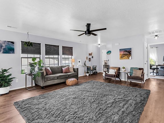 5th image of 915 N Opal Ln
