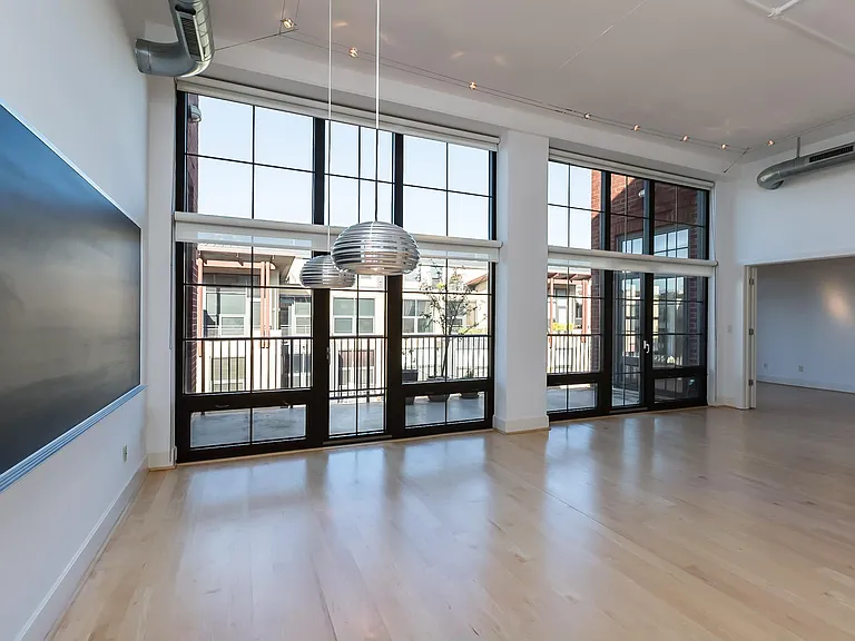 2328 Champlain St NW — Photo 14