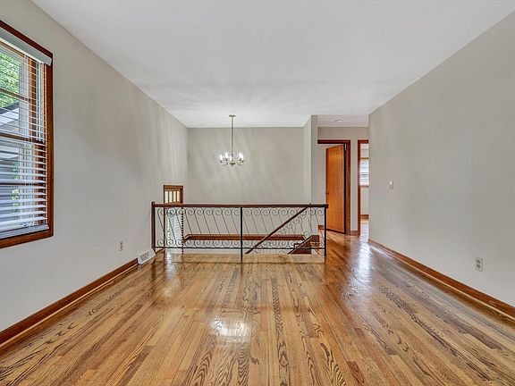 3rd image of 439 Petty Ave