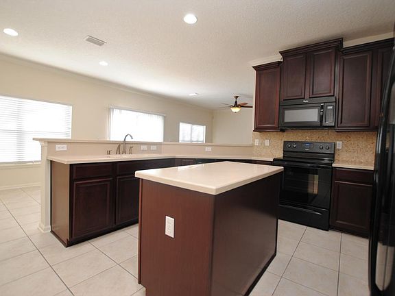 4th image of 417 Southwood Way