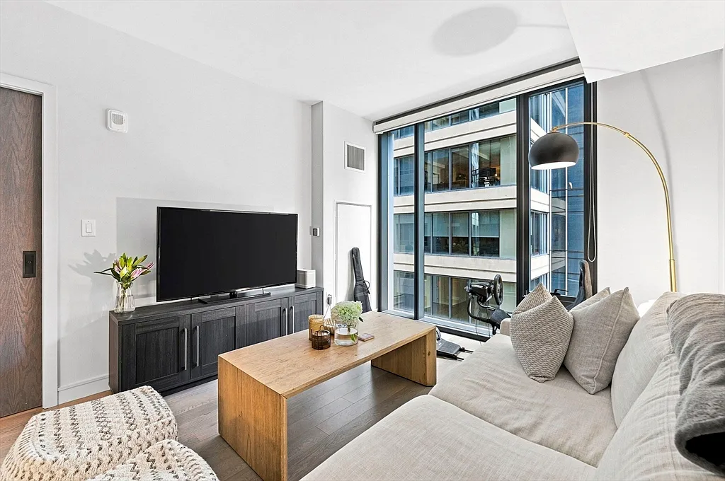 1 bed, 1.0 bath, 570 sqft, $4,500 — Photo 2