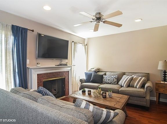 3rd image of 2583 College Hill Cir #134