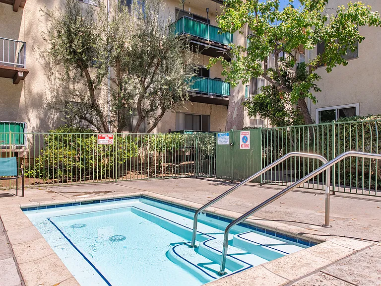5460 White Oak Ave #B309 — Photo 10