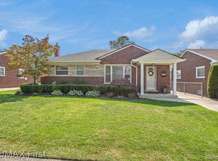 23006 Rosedale St, Saint Clair Shores, MI 48080