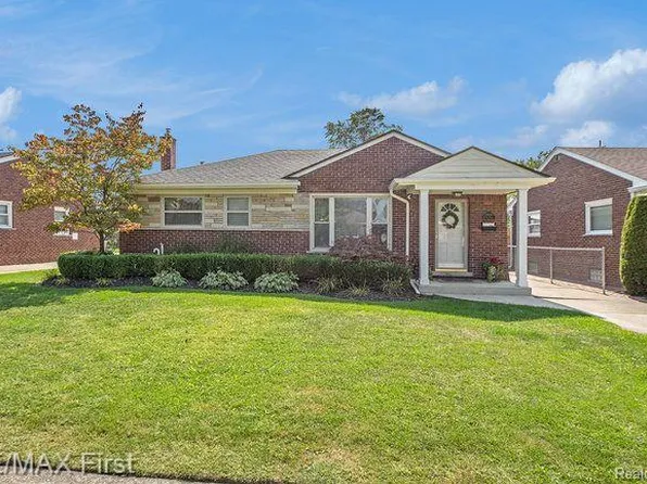 23006 Rosedale St, Saint Clair Shores, MI 48080