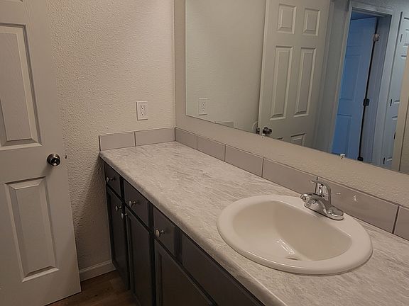 4th image of 23134 NE Halsey St APT 13