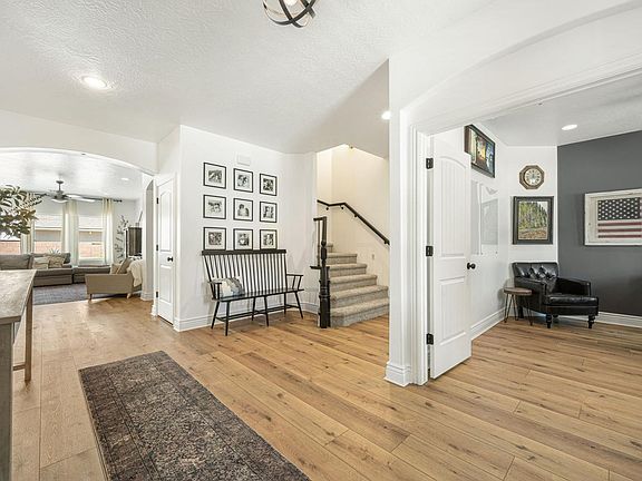 5th image of 3145 E Holly Dr
