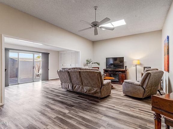 3rd image of 10466 W Palmeras Dr