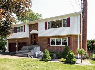 18 Woodside Dr, Wethersfield, CT 06109