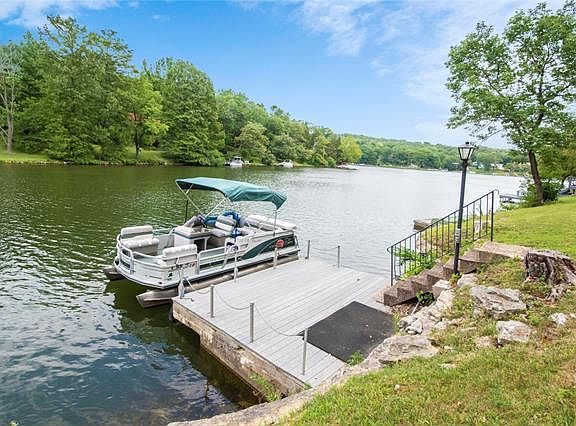 3rd image of 121 N Lake Dr