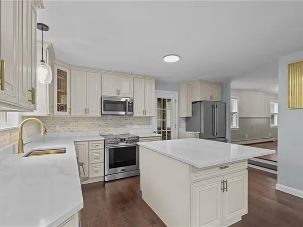 242 Burnt Hill Rd, Scituate, RI 02831