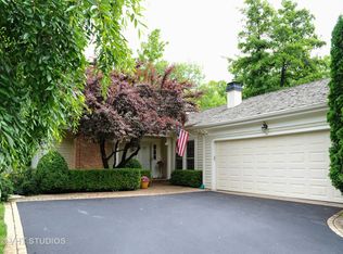 2 Court Of Fox River Valley, Lincolnshire, IL