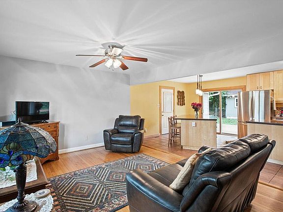 4th image of 3515 Luna Ln