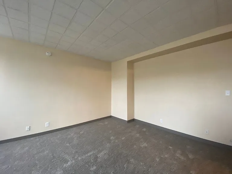 Cass Street Apartments — Photo 17