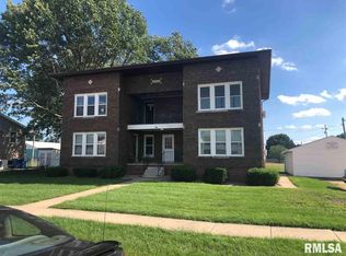 209 E 10th St #4, De Witt, IA 52742