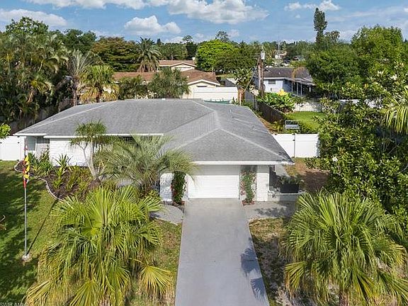 2nd image of 8925 Crest Ln