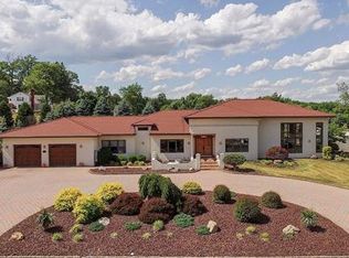 12 Petti Ln, Edison, NJ 08820