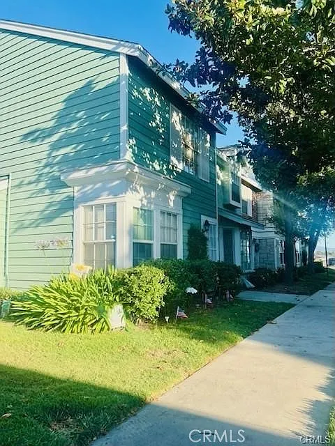 5640 Riverside Dr — Photo 1