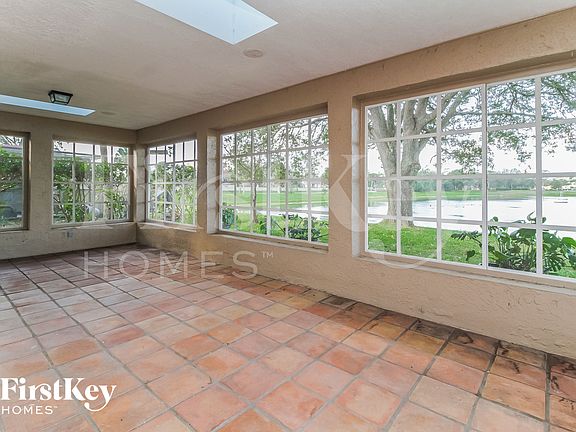 5th image of 372 Fairgreen Pl
