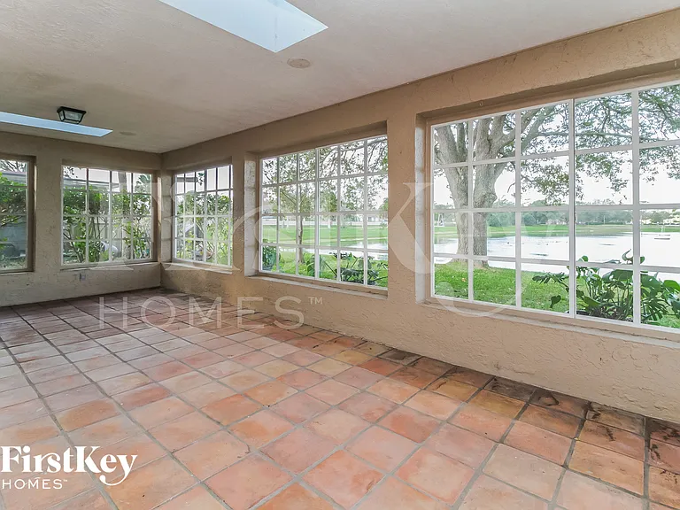 372 Fairgreen Pl — Photo 5