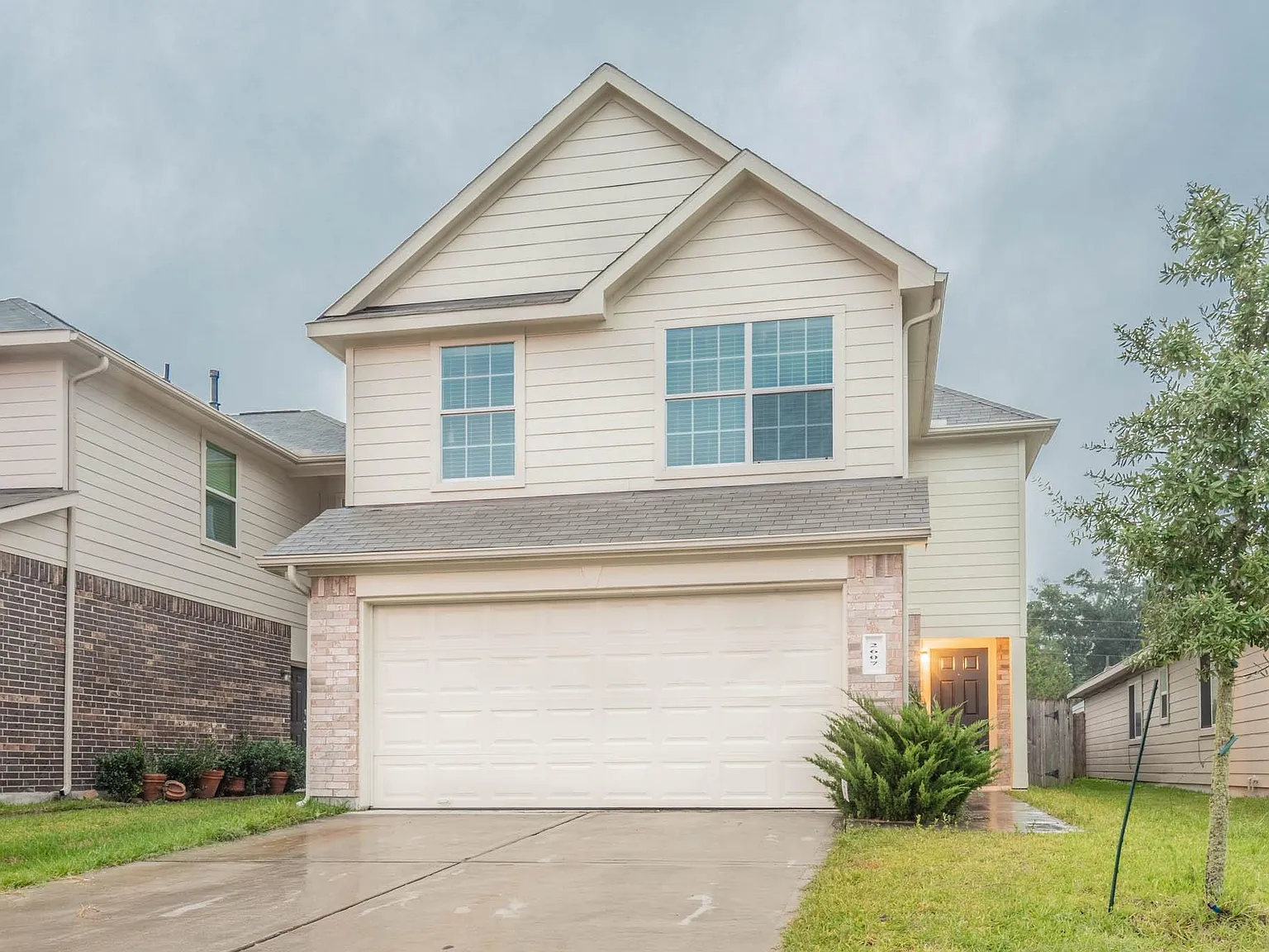 4 bed, 2.5 bath, 1488 sqft, $1,700 — Photo 1