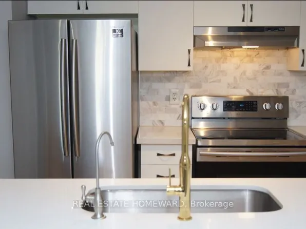 47 Petra Way #2, Whitby, ON L1R 0A7