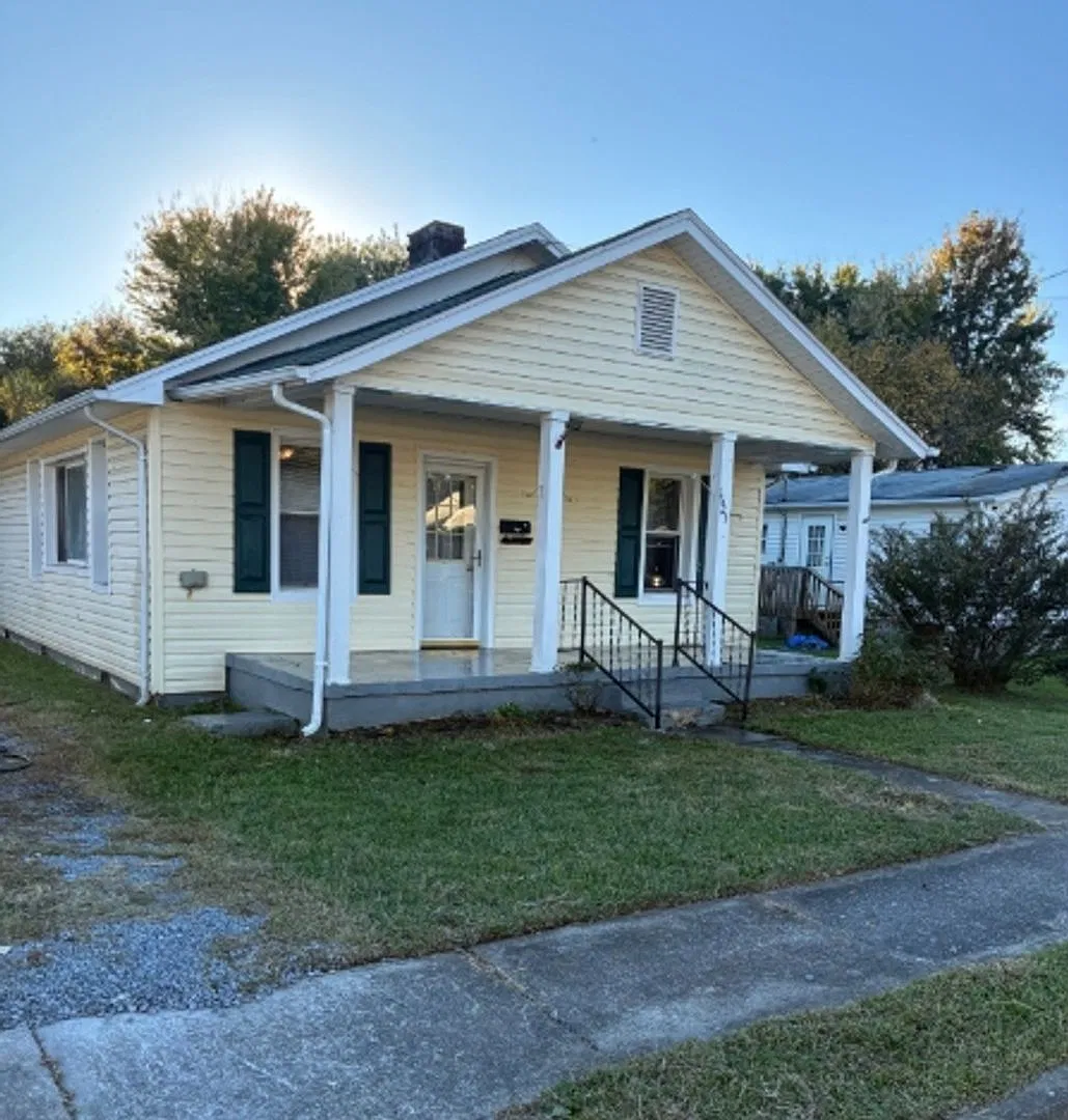 Affordable. Great Neighborhood. Ready for a family. — Photo 1