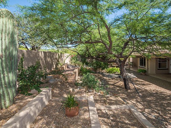 4th image of 10979 N Mountain Breeze Dr