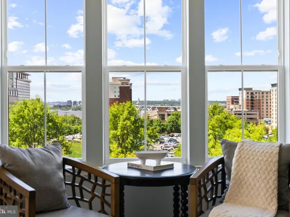 500 Spindrift Ln #390, Oxon Hill, MD 20745