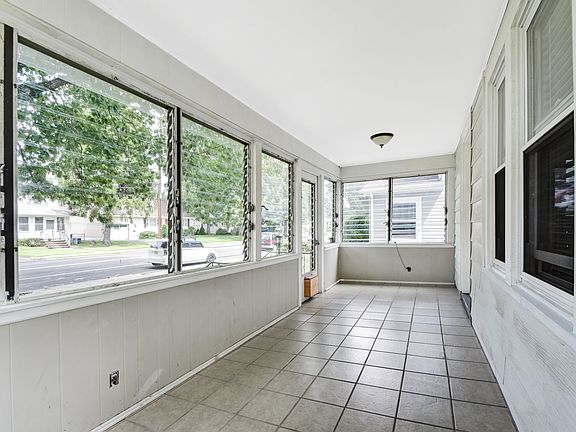 2nd image of 160 E Lincoln Ave