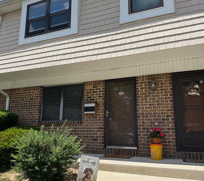 1st image of 710 Silver Ct