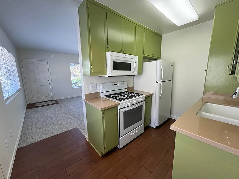 22 Reef St #5 — Photo 4