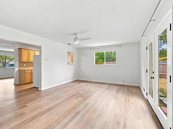 3rd image of 4908 Gladeview Dr