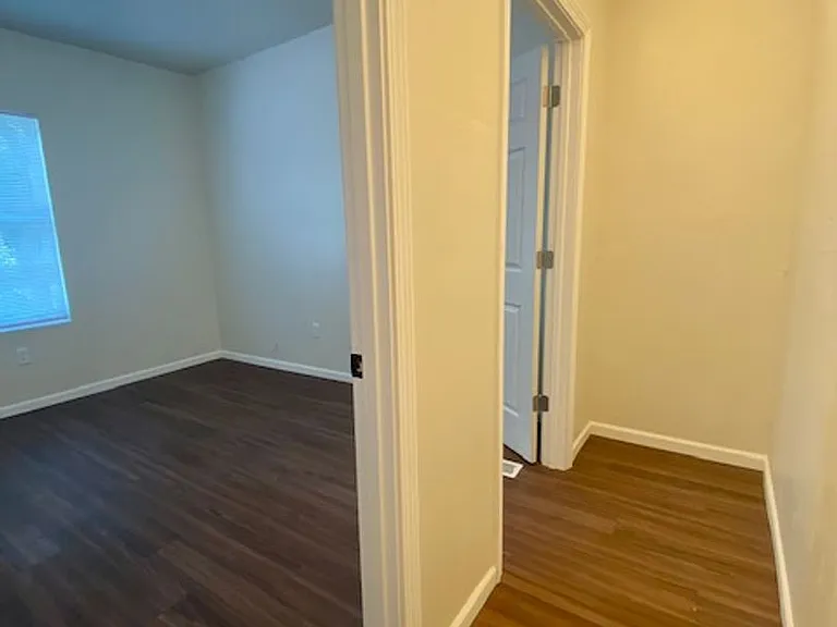 1172 E Walnut St — Photo 24