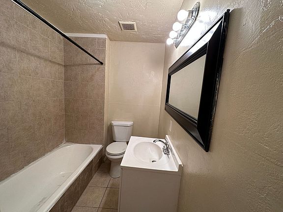 3rd image of 2218 S Taylor St #G3