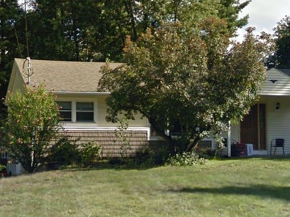 3rd image of 11 Locust Ln