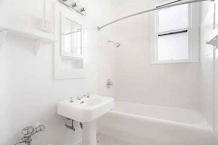 430 9th Ave — Photo 7