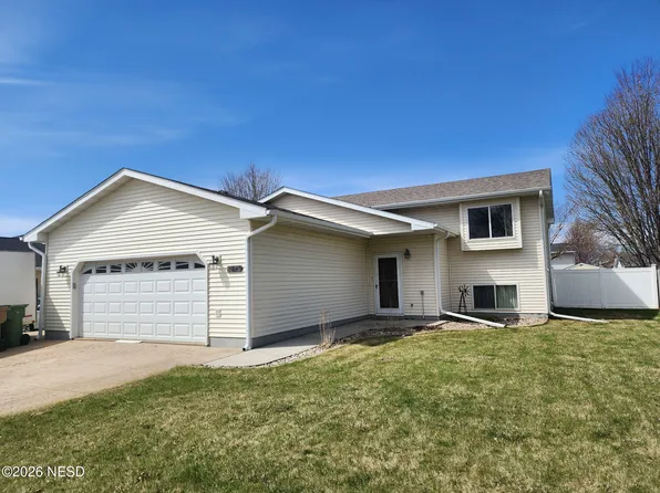 1811 Northridge Dr NE, Watertown, SD 57201