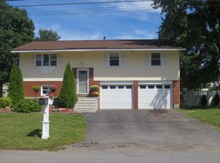 10 Fawn Dr, Scotia, NY 12302