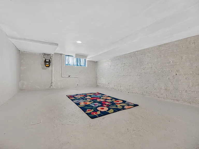 602 S Macon St — Photo 9