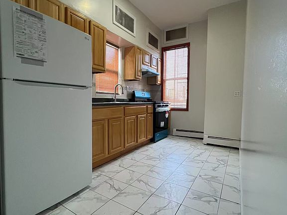 3rd image of 185 Benziger Ave APT 1