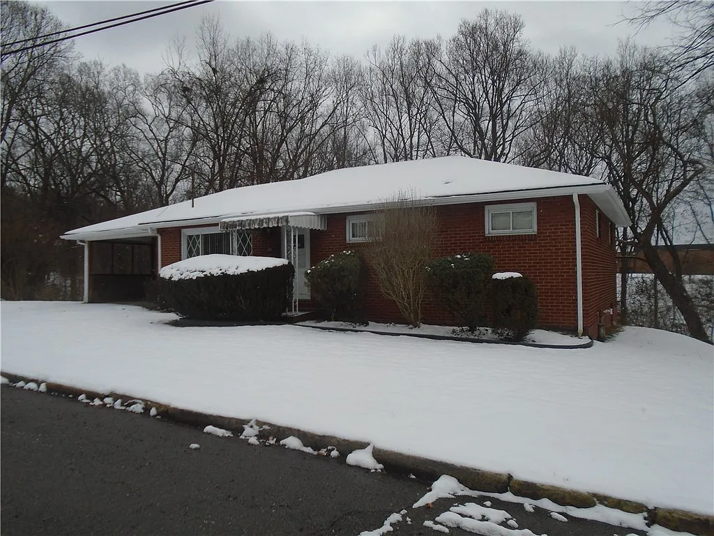 342 Center St photo 1