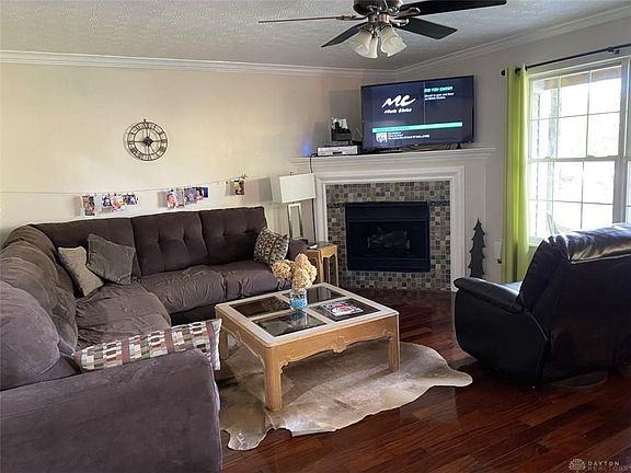 3rd image of 1504 Commons Dr
