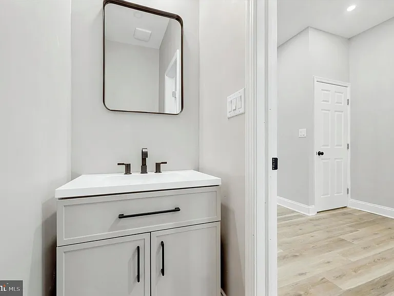 2811 W Albert St — Photo 6