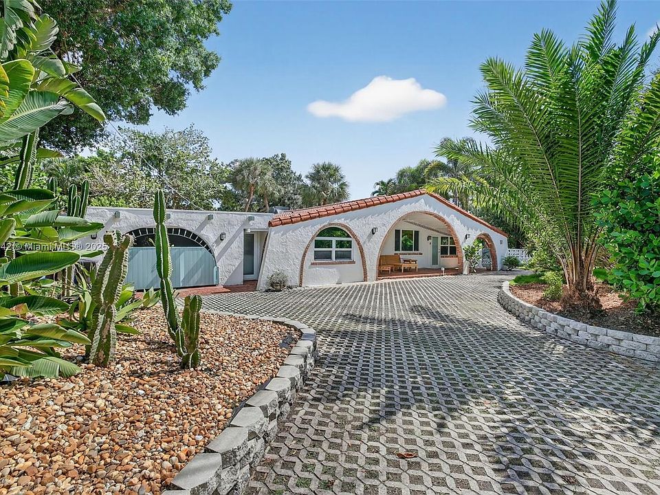 1st image of 716 Coconut Dr
