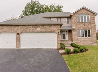 5 Rolling Meadows Ct, Bolingbrook, IL 60440